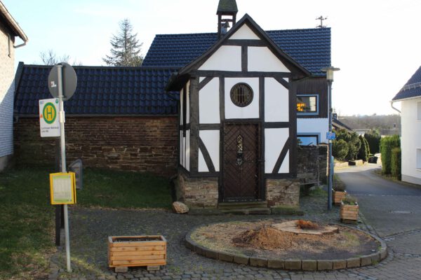 Das neue Bild der Kapelle ohne Linde