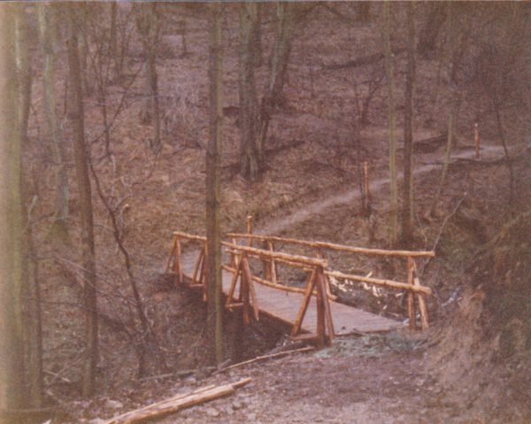 Brücke und Wanderweg
