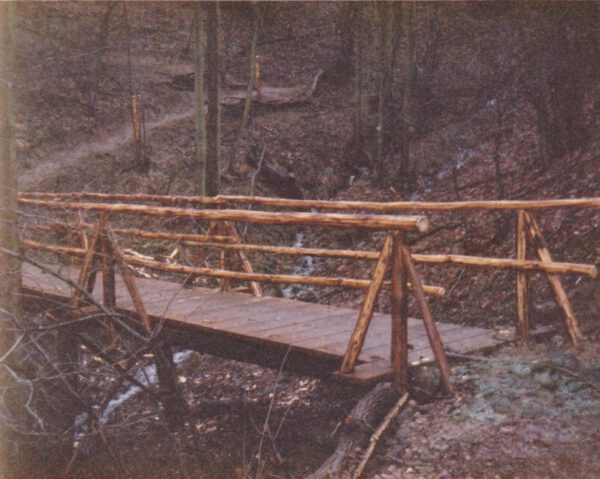 Brücke und Wanderweg