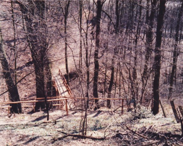 Brücke und Wanderweg