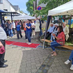 Begrüßung durch die erste Vorsitzende der Dorfgemeinschaft Lauthausen