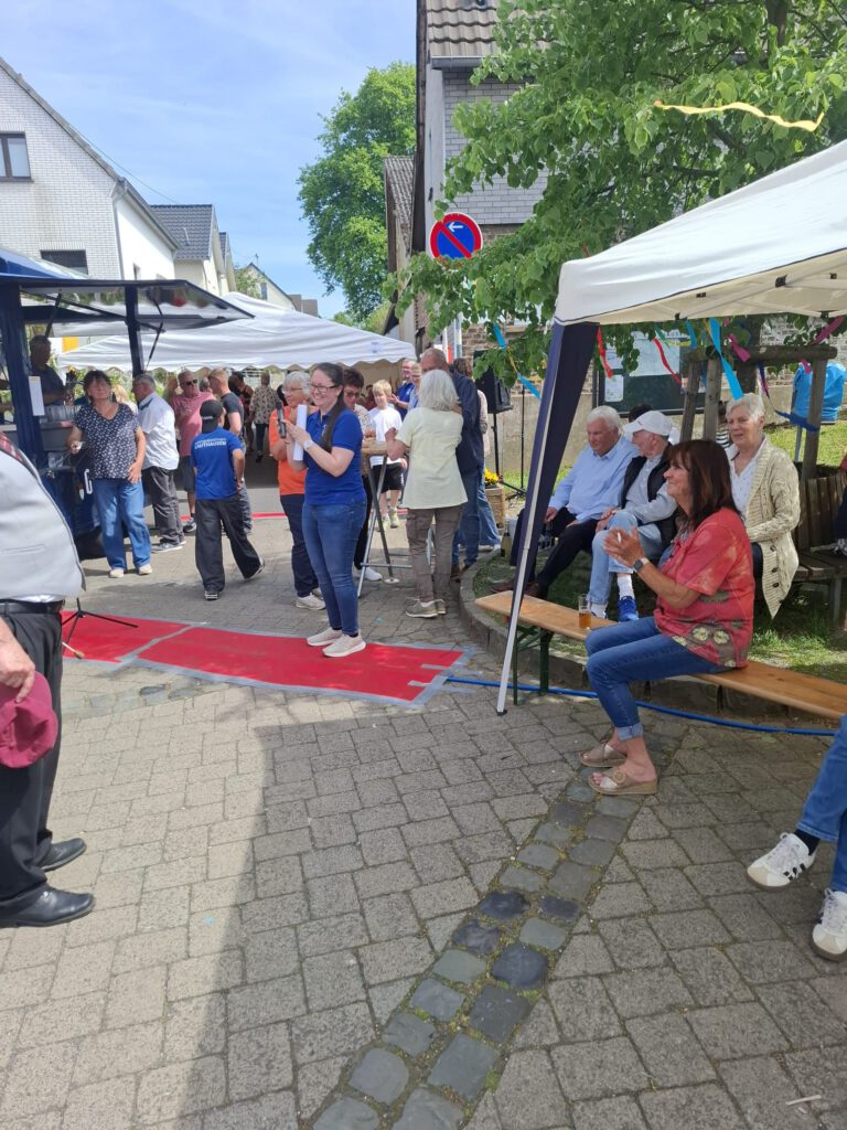 Begrüßung durch die erste Vorsitzende der Dorfgemeinschaft Lauthausen